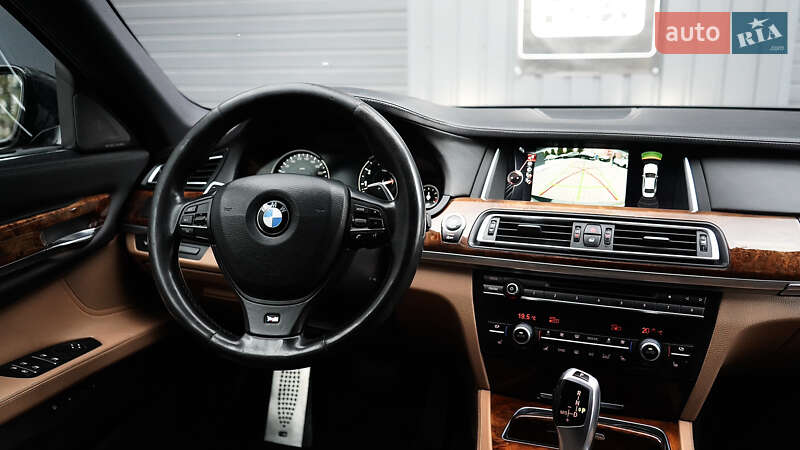 Седан BMW 7 Series 2014 в Львові