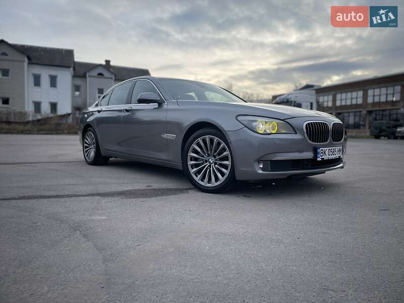 Седан BMW 7 Series 2010 в Ровно
