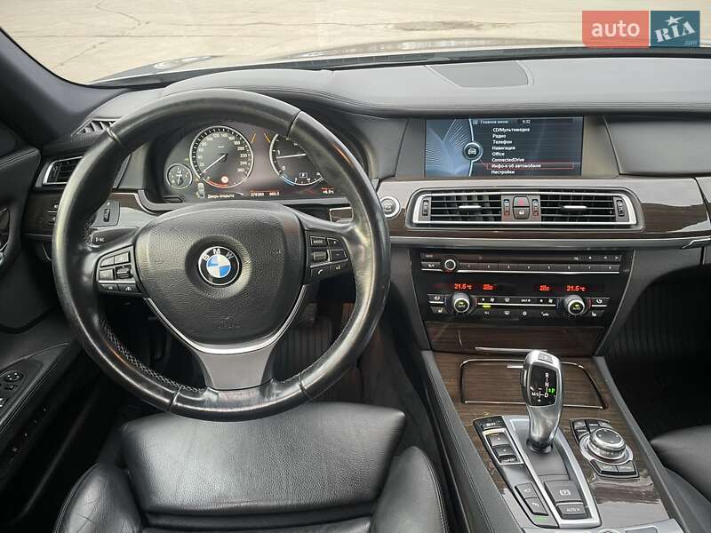 Седан BMW 7 Series 2010 в Ровно