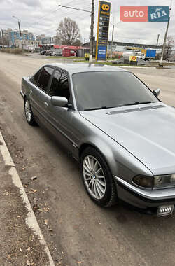 Седан BMW 7 Series 1995 в Днепре