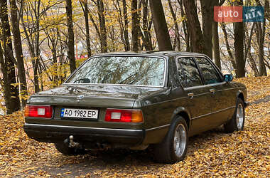 Седан BMW 7 Series 1982 в Хусті