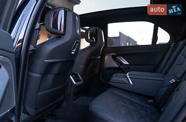 Седан BMW 7 Series 2024 в 