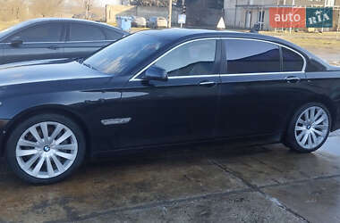 Седан BMW 7 Series 2010 в Романіву