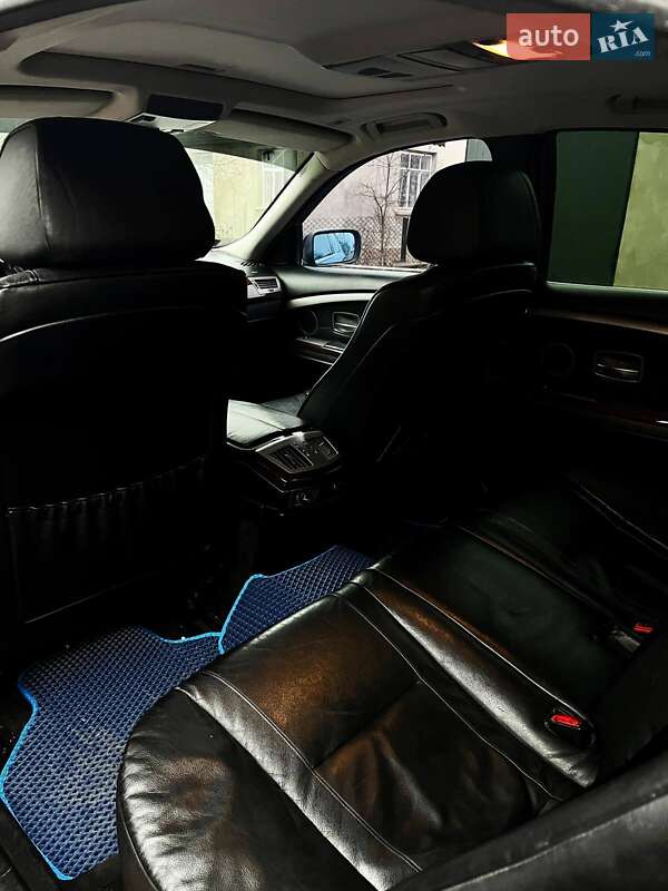 Седан BMW 7 Series 2003 в Дубні