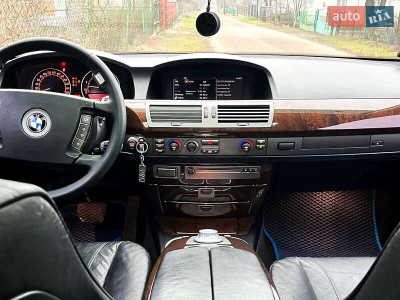 Седан BMW 7 Series 2003 в Дубні