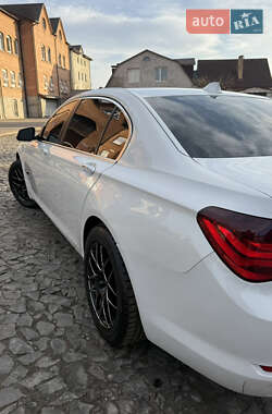 Седан BMW 7 Series 2010 в 