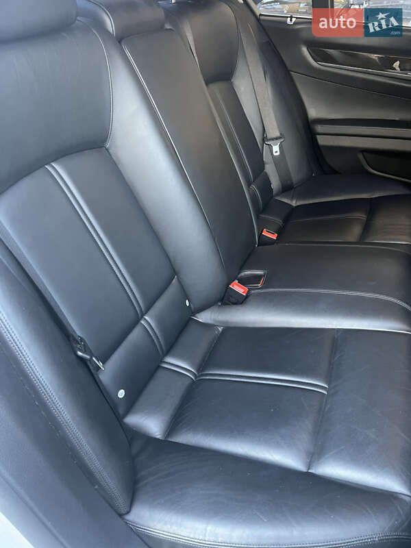 Седан BMW 7 Series 2010 в Луцке