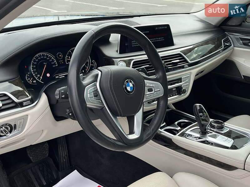 Седан BMW 7 Series 2018 в Львові
