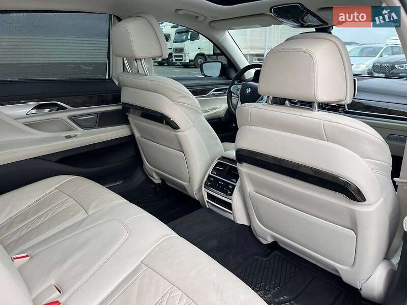 Седан BMW 7 Series 2018 в Львові