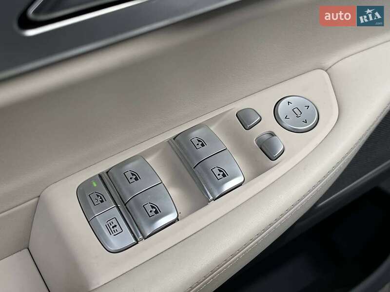 Седан BMW 7 Series 2018 в Львові