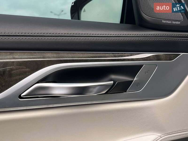 Седан BMW 7 Series 2018 в Львові