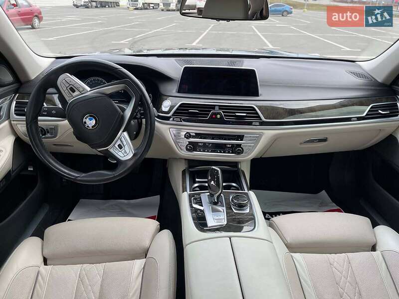 Седан BMW 7 Series 2018 в Львові