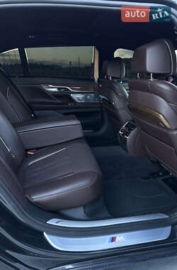 Седан BMW 7 Series 2016 в 