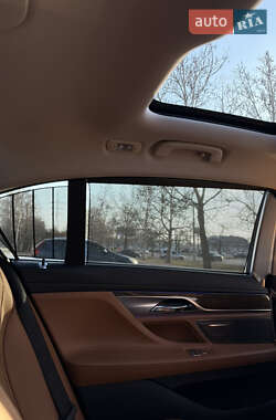 Седан BMW 7 Series 2015 в 