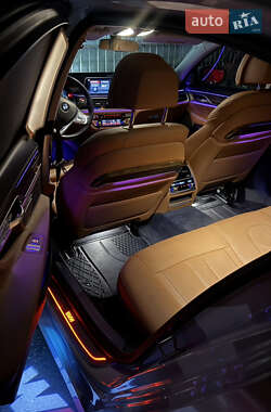Седан BMW 7 Series 2015 в 