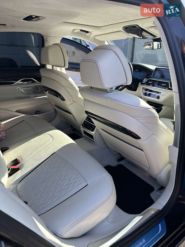 Седан BMW 7 Series 2021 в Львове
