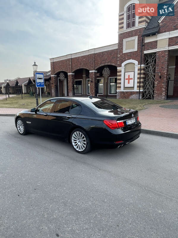 Седан BMW 7 Series 2010 в 