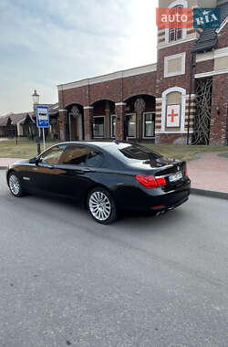 Седан BMW 7 Series 2010 в 