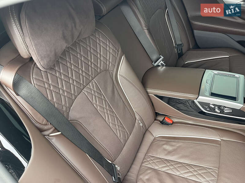 Седан BMW 7 Series 2020 в Ровно