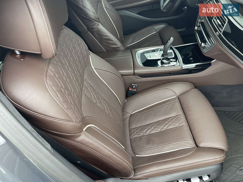 Седан BMW 7 Series 2020 в Ровно