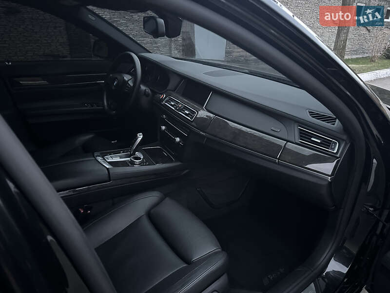 Седан BMW 7 Series 2012 в Днепре