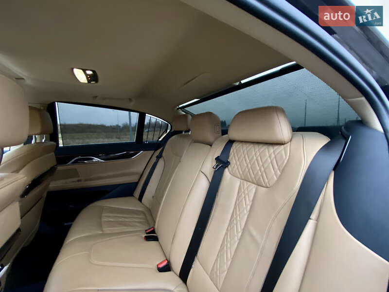 Седан BMW 7 Series 2016 в Львові