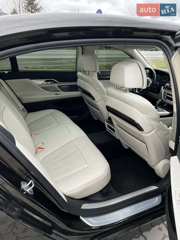 Седан BMW 7 Series 2015 в Львові