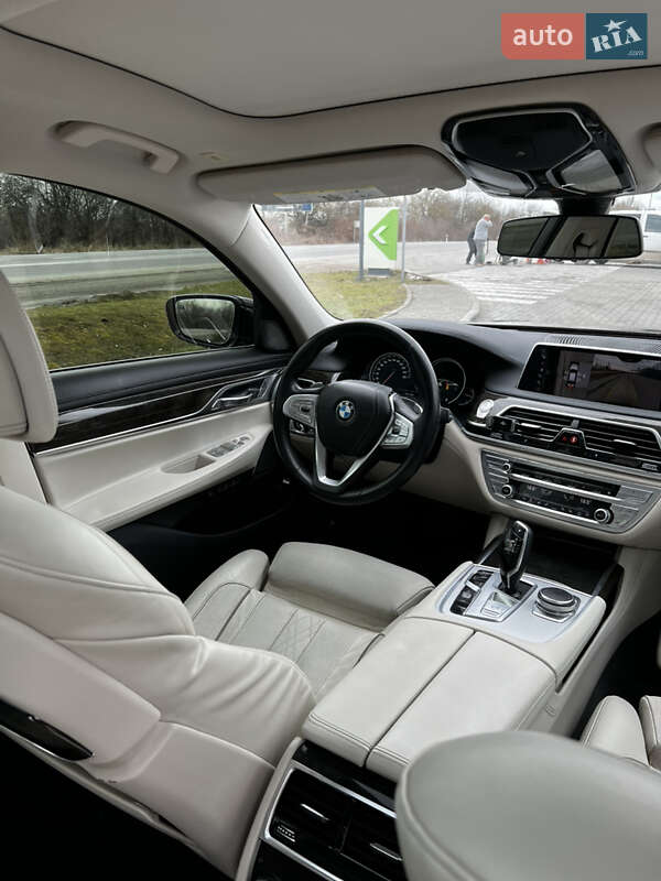 Седан BMW 7 Series 2015 в Львові