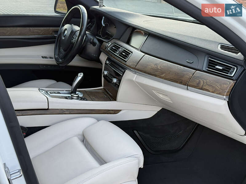 Седан BMW 7 Series 2013 в Черновцах