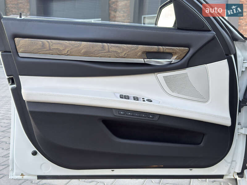 Седан BMW 7 Series 2013 в Черновцах