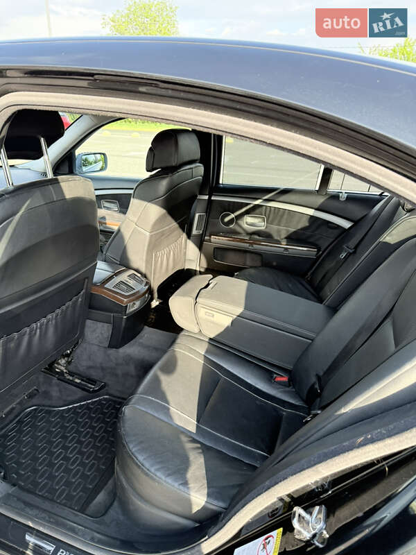 Седан BMW 7 Series 2003 в Чернівцях
