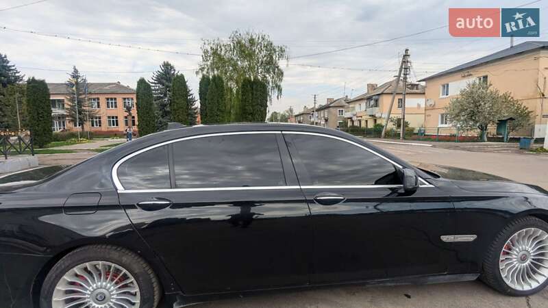 Седан BMW 7 Series 2010 в Ровно