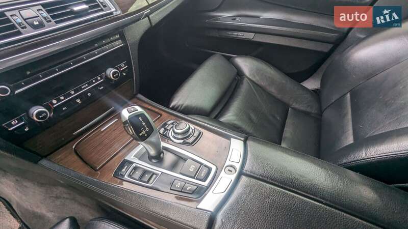 Седан BMW 7 Series 2010 в Ровно