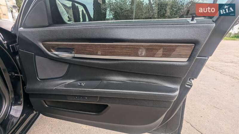 Седан BMW 7 Series 2010 в Ровно