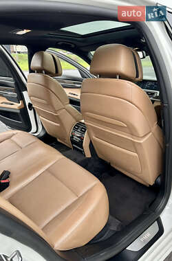 Седан BMW 7 Series 2011 в 