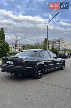Седан BMW 7 Series 2000 в 