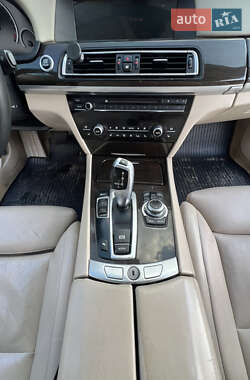 Седан BMW 7 Series 2010 в 
