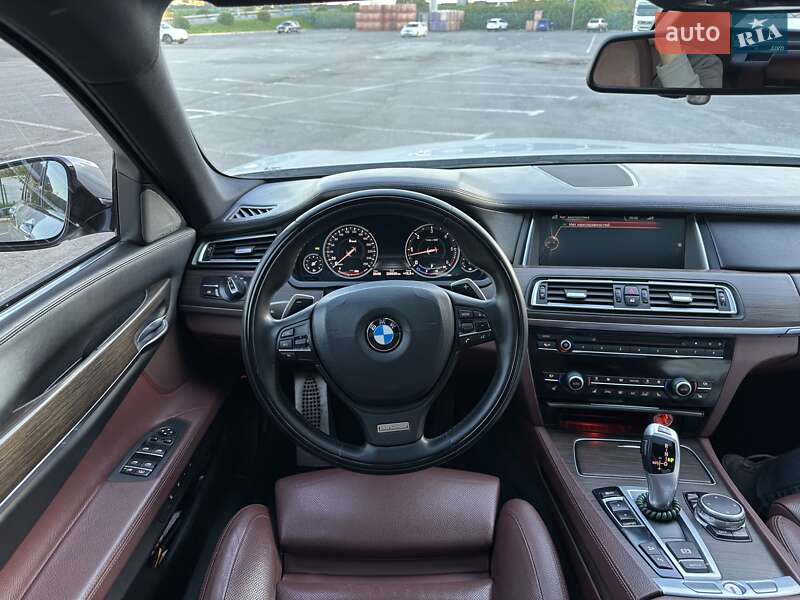 Седан BMW 7 Series 2015 в Ужгороде