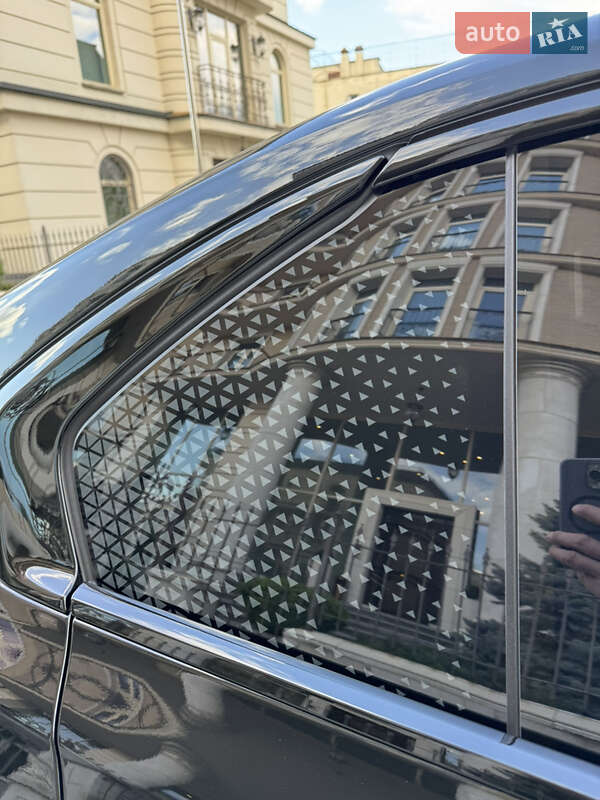 Седан BMW 7 Series 2023 в Києві