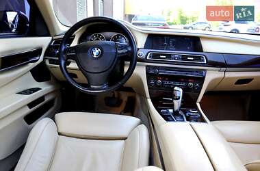 Седан BMW 7 Series 2010 в 