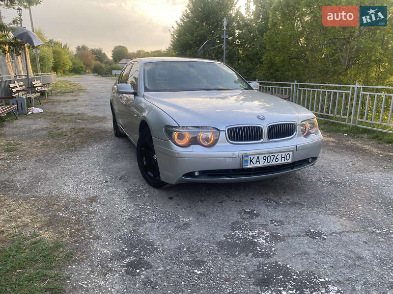 Седан BMW 7 Series 2002 в Корце