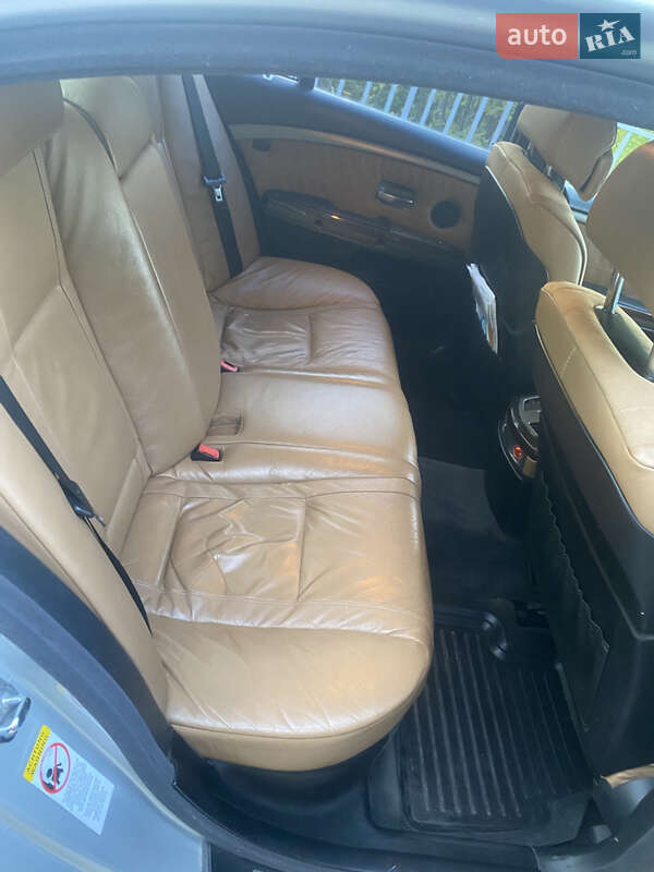 Седан BMW 7 Series 2002 в Корце