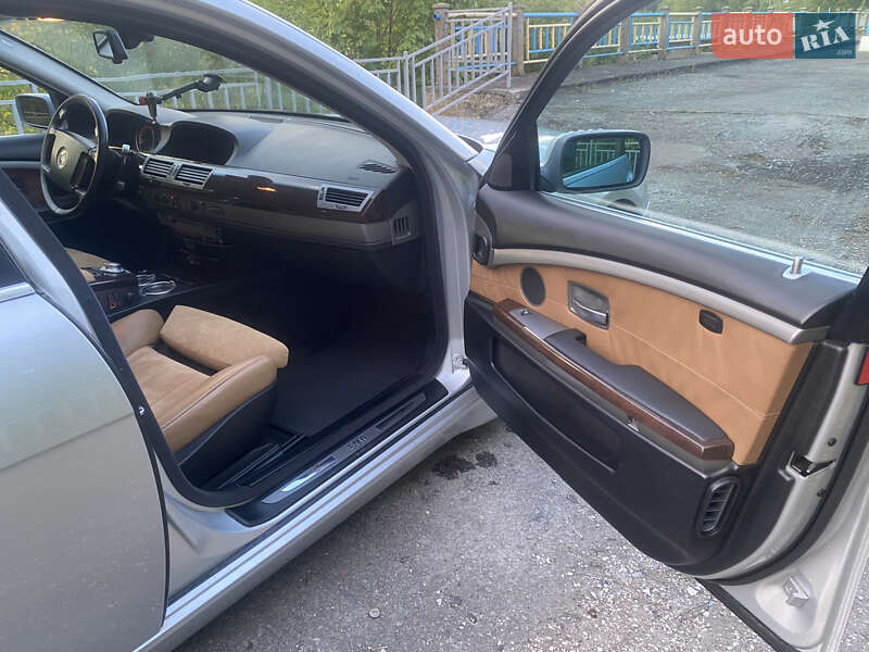 Седан BMW 7 Series 2002 в Корце