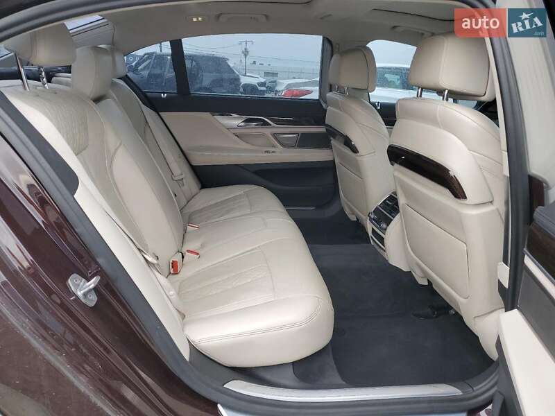 Седан BMW 7 Series 2019 в Львове