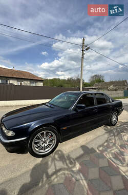 Седан BMW 7 Series 2000 в Сокирянах