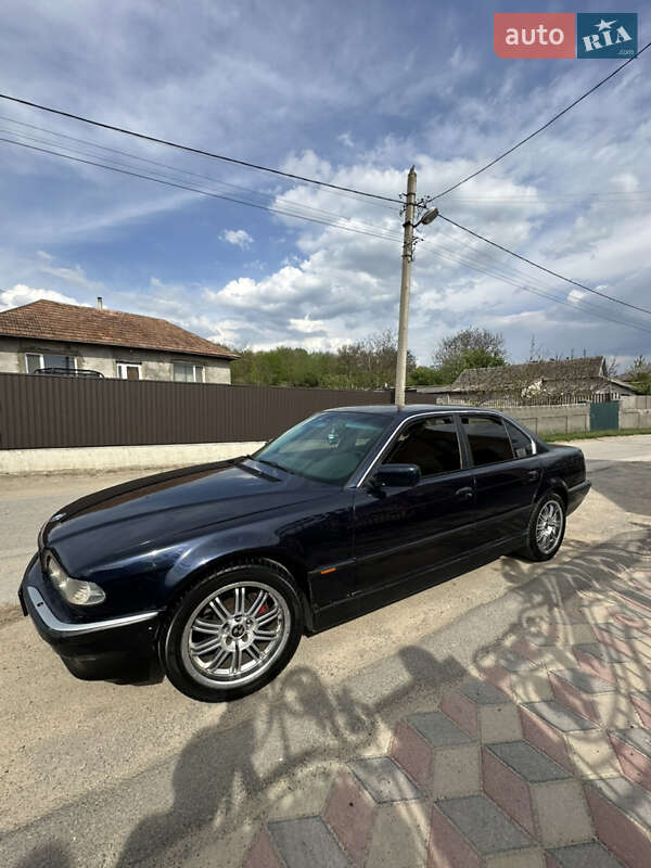 Седан BMW 7 Series 2000 в 