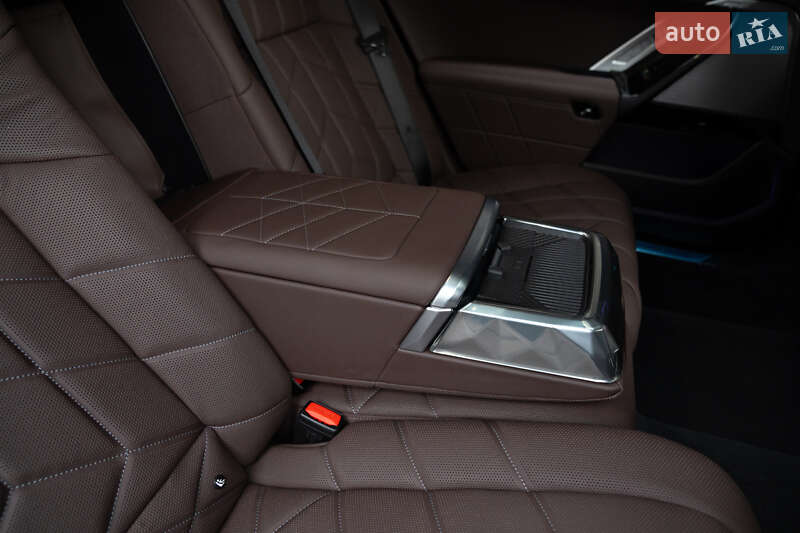 Седан BMW 7 Series 2023 в Киеве