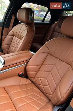 Седан BMW 7 Series 2024 в 