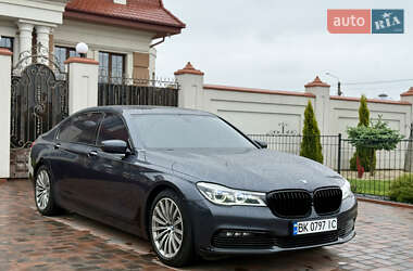 Седан BMW 7 Series 2015 в 