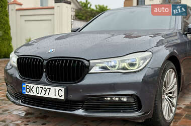 Седан BMW 7 Series 2015 в 